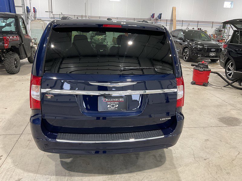 Used 2014 Chrysler Town & Country Limited w/ Luxury Group image 7