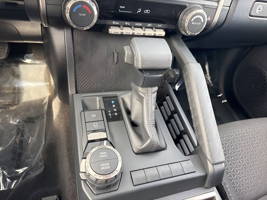 Used 2025 Toyota 4Runner SR5 AWD/4WD image 18