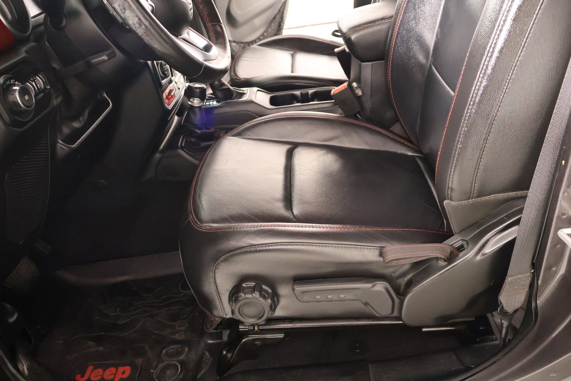 Used 2018 Jeep Wrangler Unlimited Rubicon w/ Dual Top Group AWD/4WD image 11