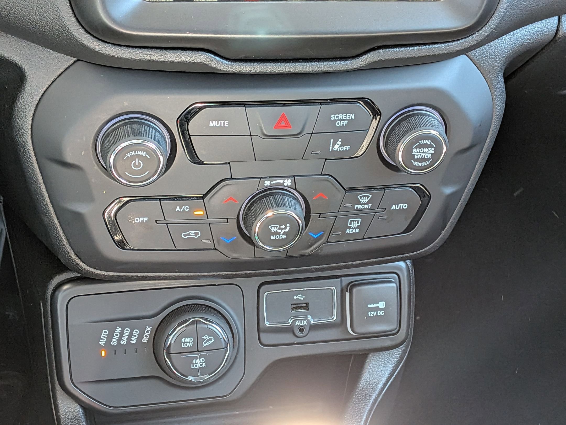 Used 2023 Jeep Renegade Trailhawk AWD/4WD image 24