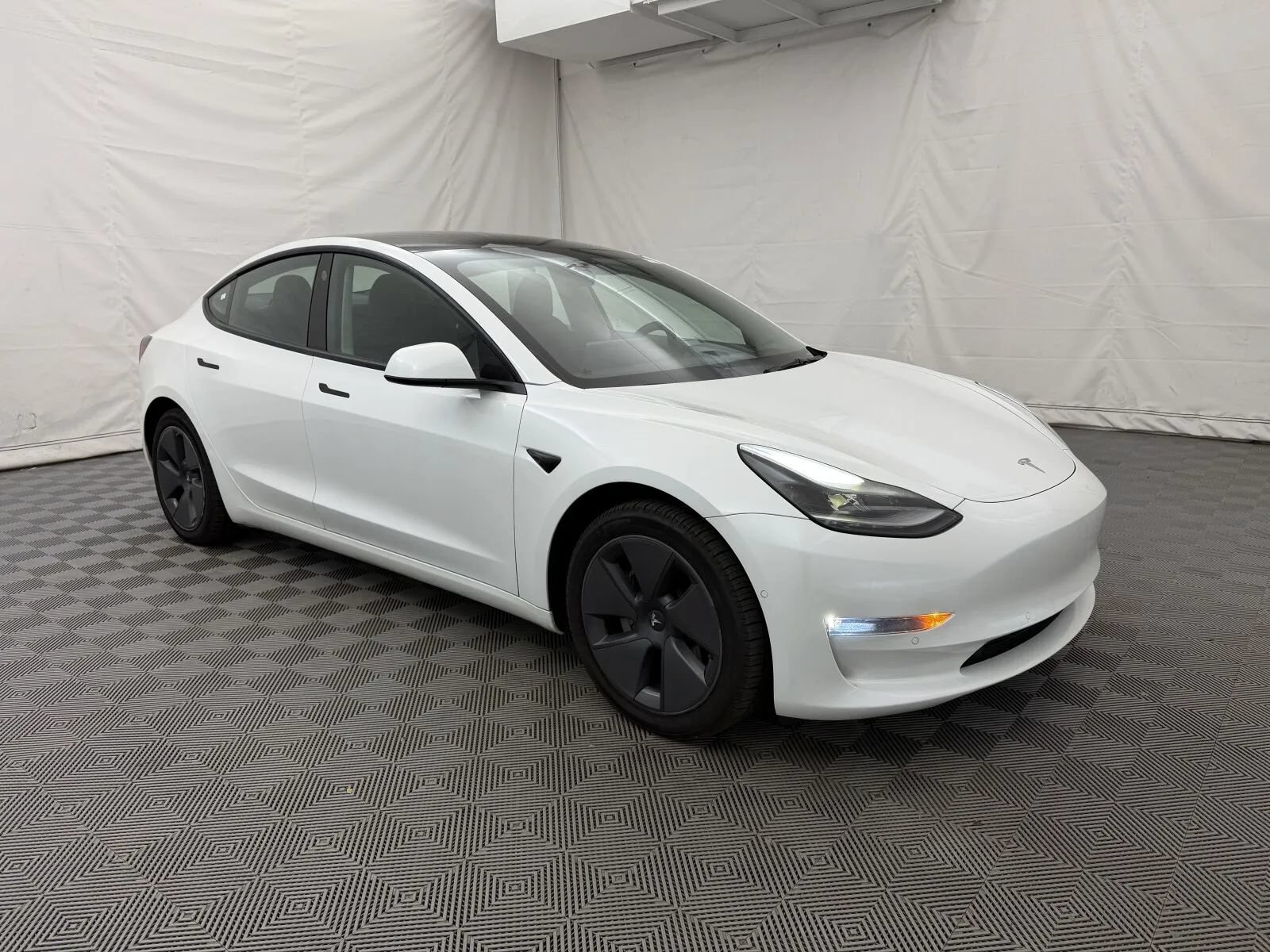 Used 2022 Tesla Model 3 Long Range AWD/4WD image 4
