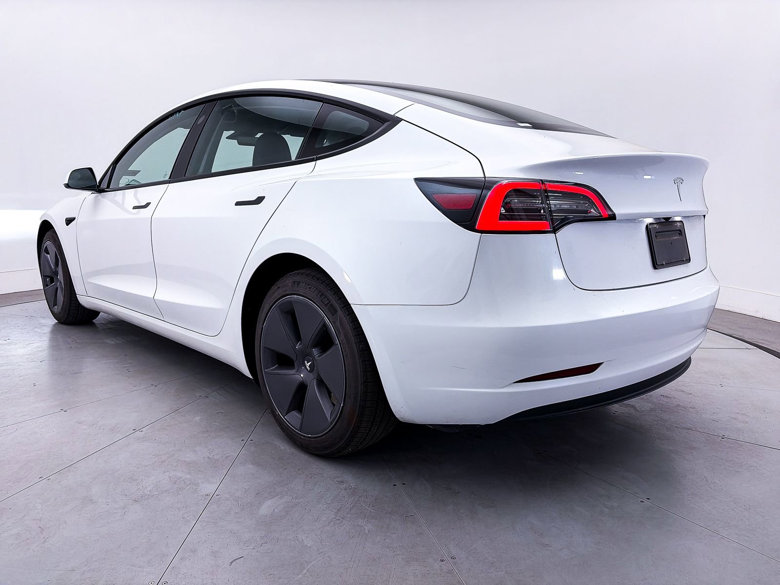 Used 2023 Tesla Model 3 Standard Range image 12
