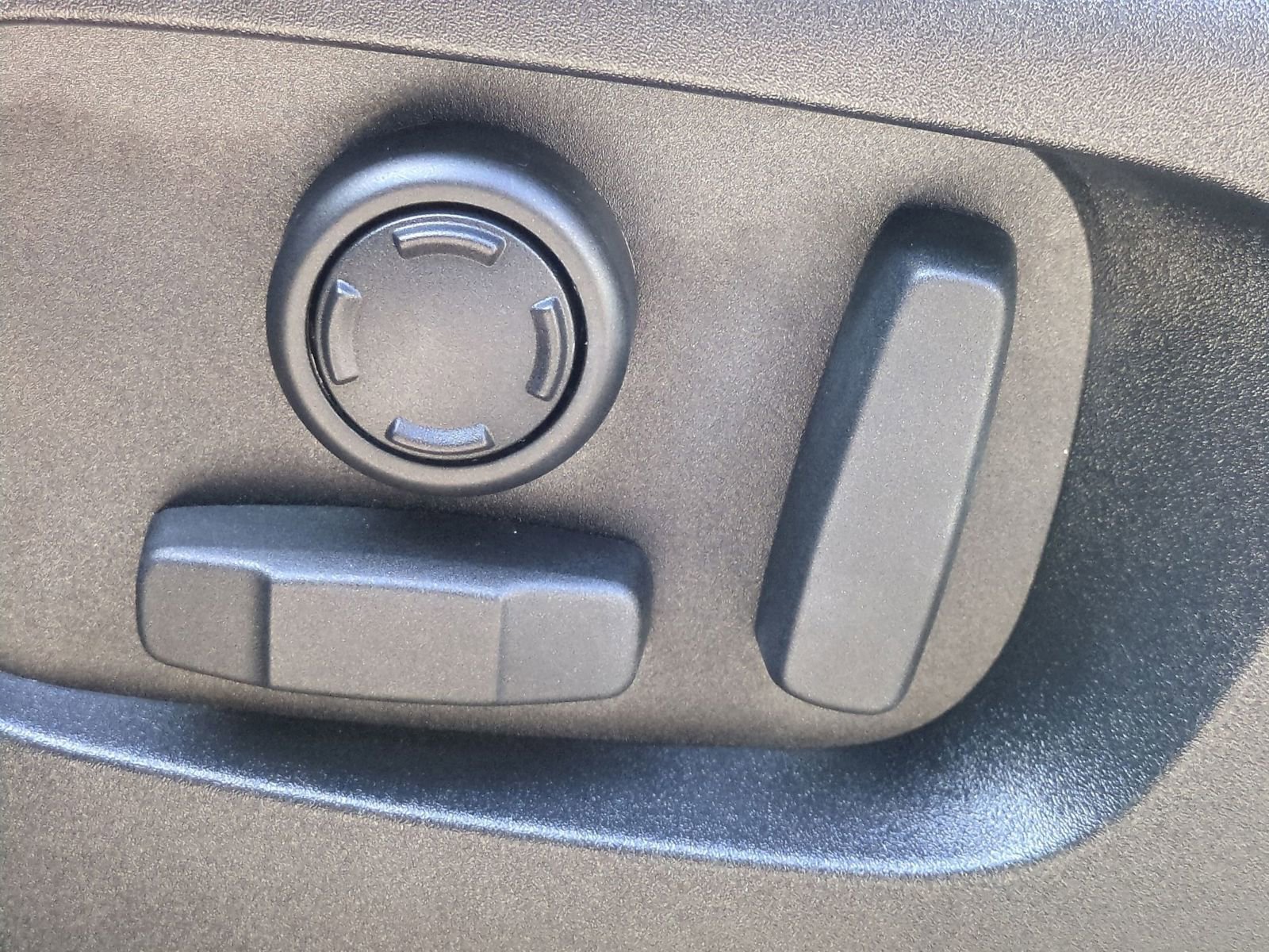 Certified 2024 Land Rover Discovery Sport S image 14