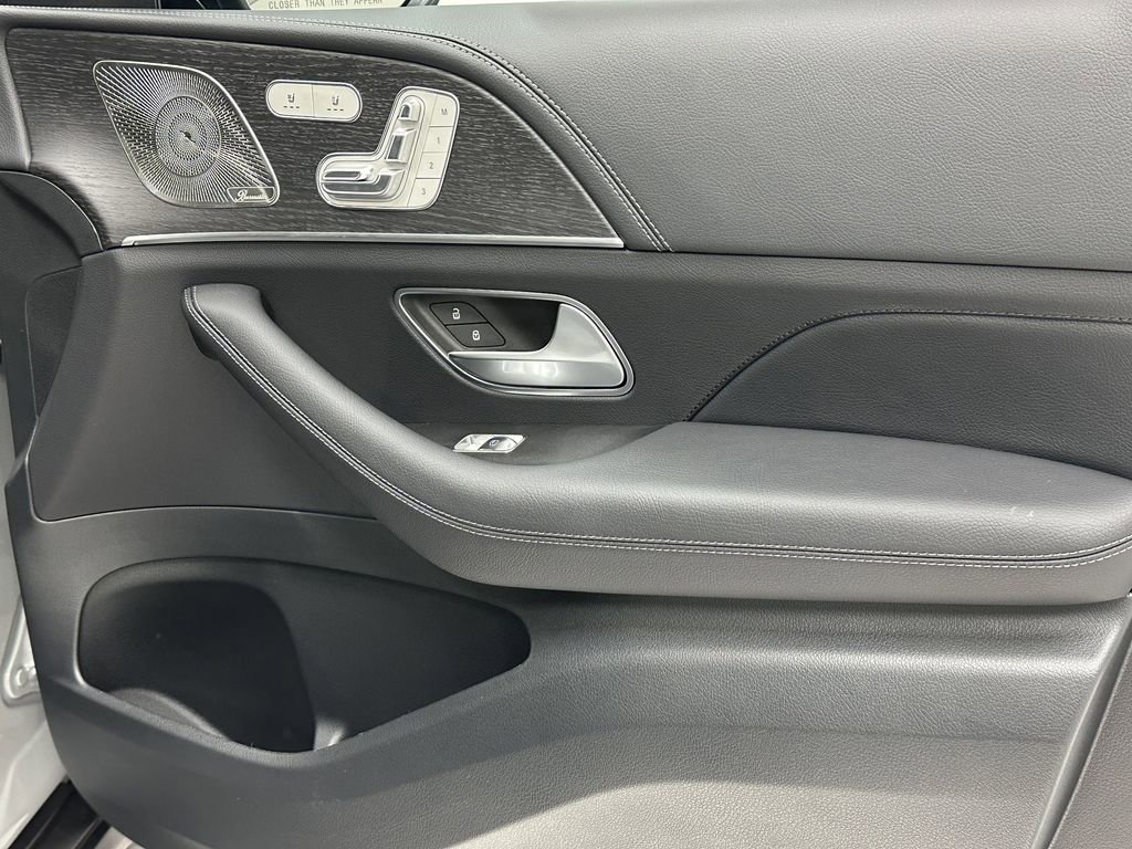 New 2026 Mercedes-Benz GLS 580 4MATIC image 16