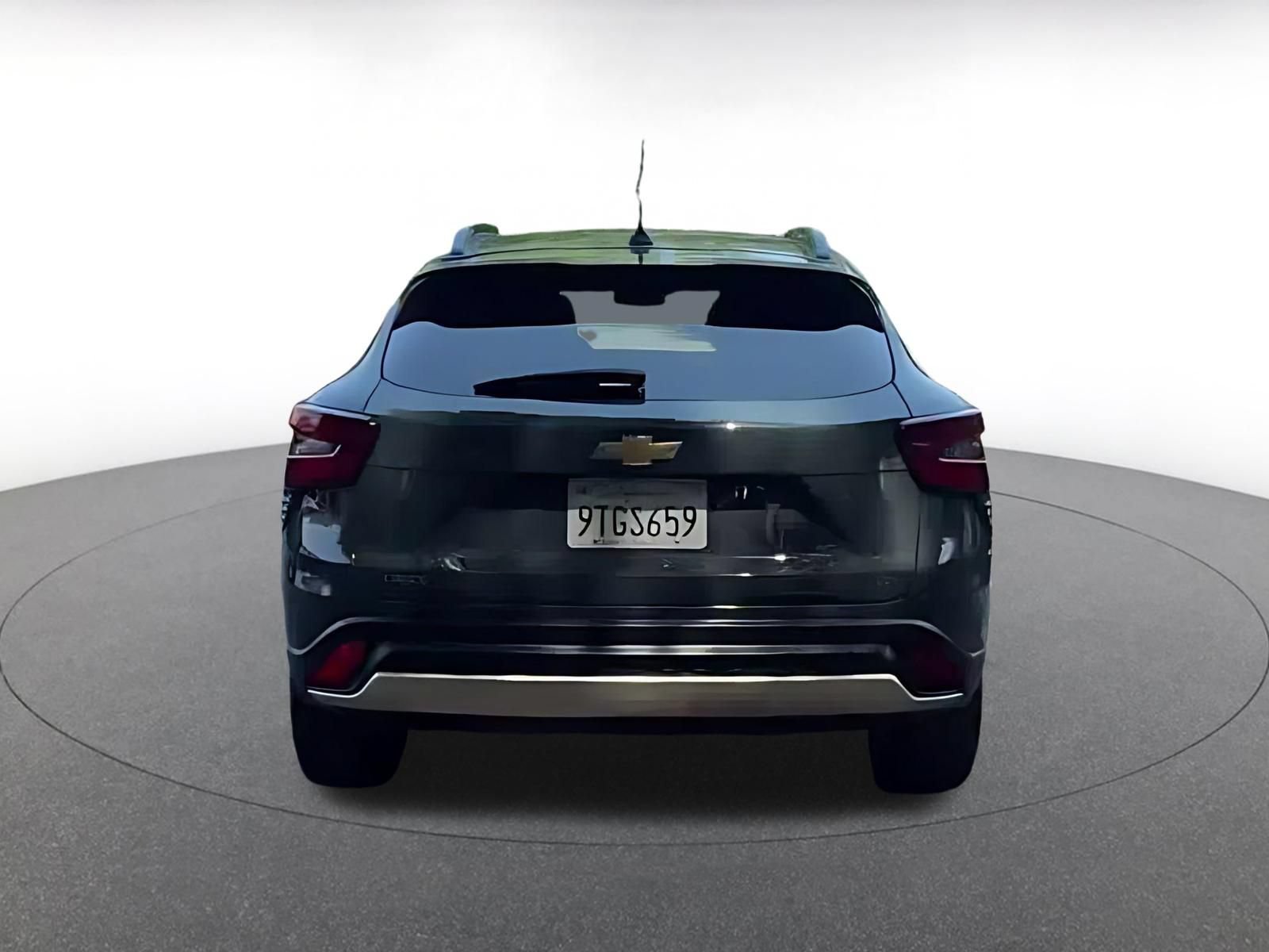 Used 2025 Chevrolet Trax LT FWD image 12