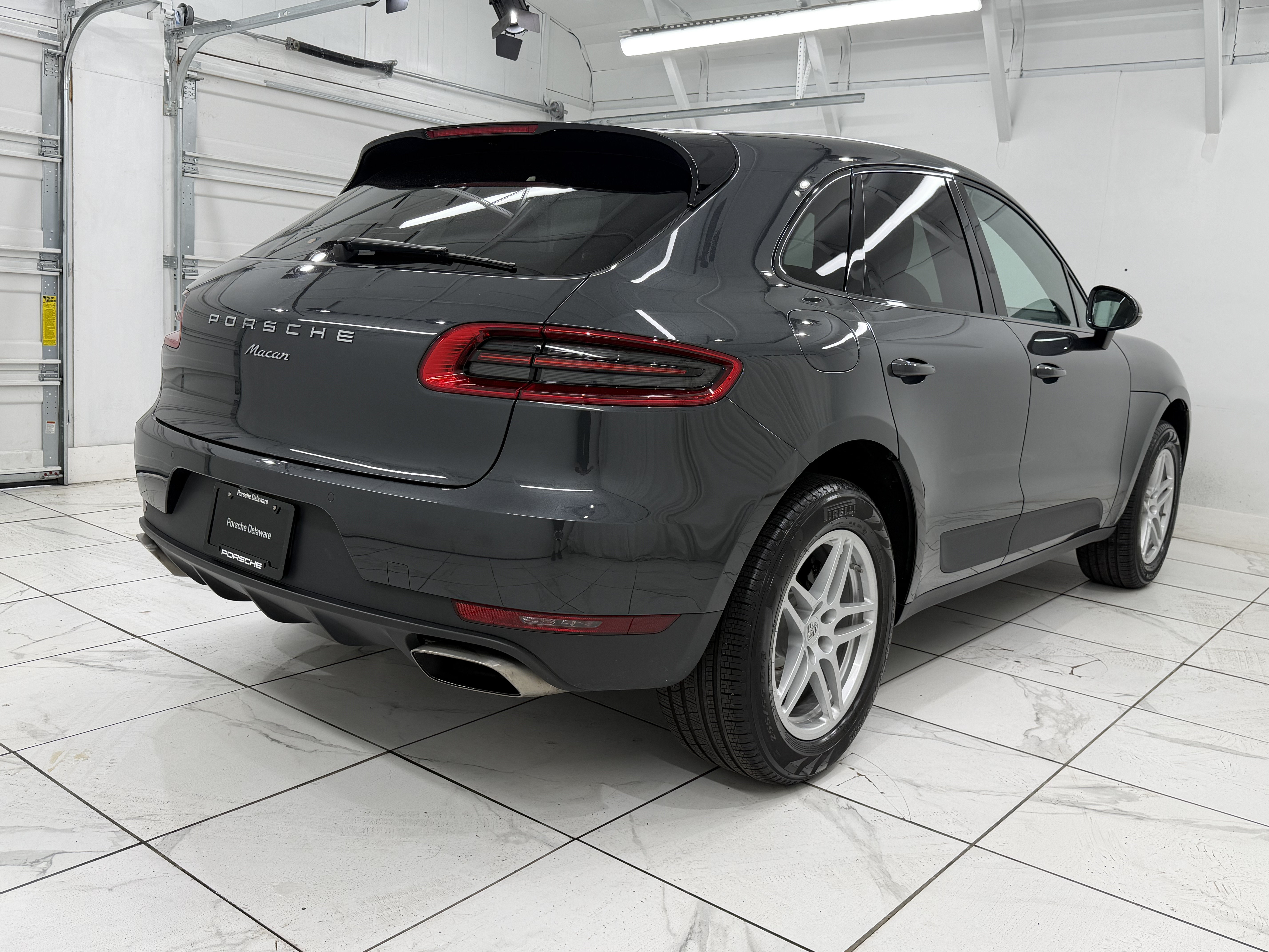 Certified 2018 Porsche Macan AWD/4WD image 12