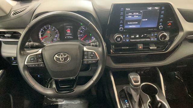 Used 2020 Toyota Highlander LE AWD/4WD image 10