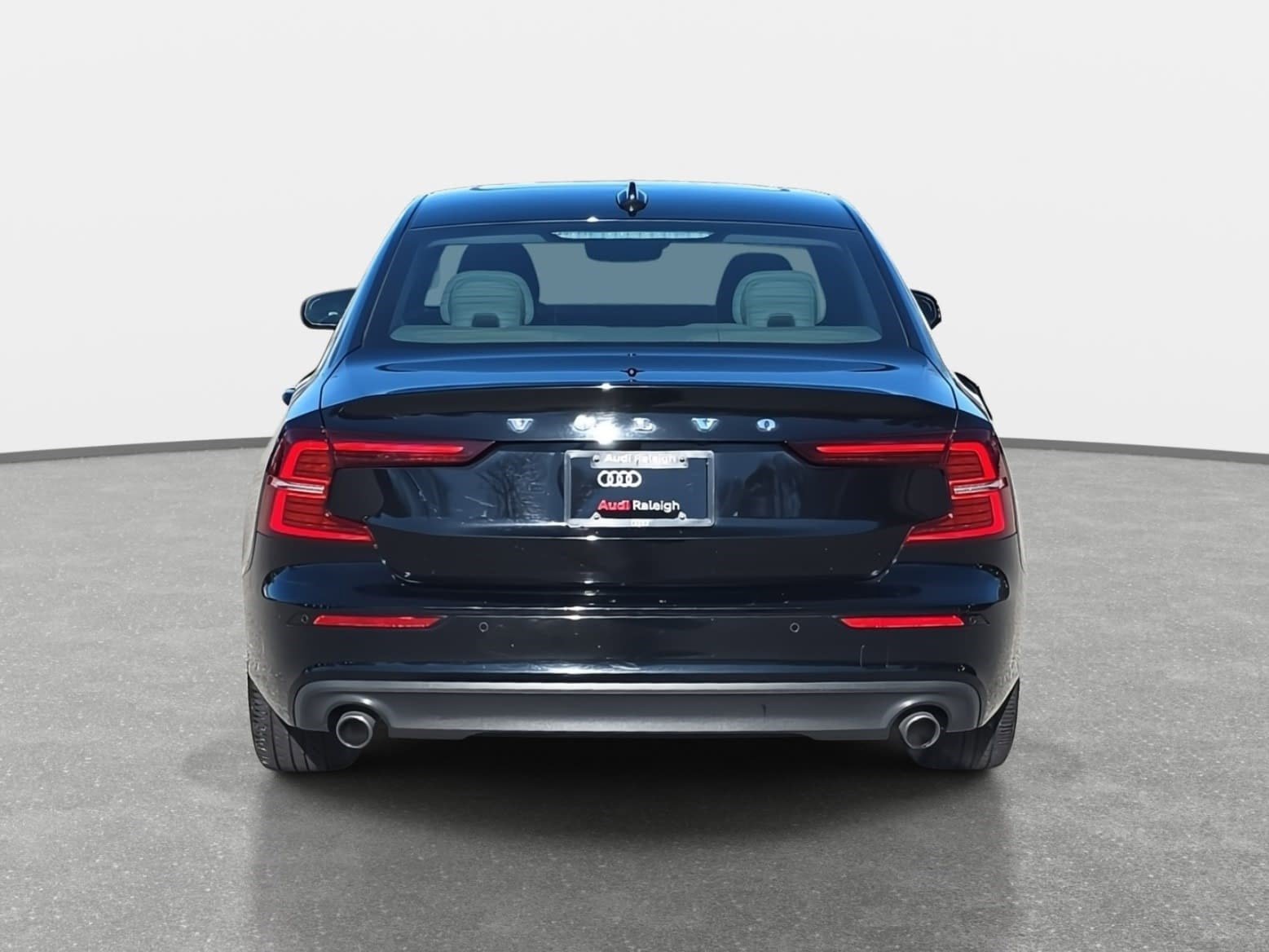 Used 2021 Volvo S60 T5 Momentum image 6