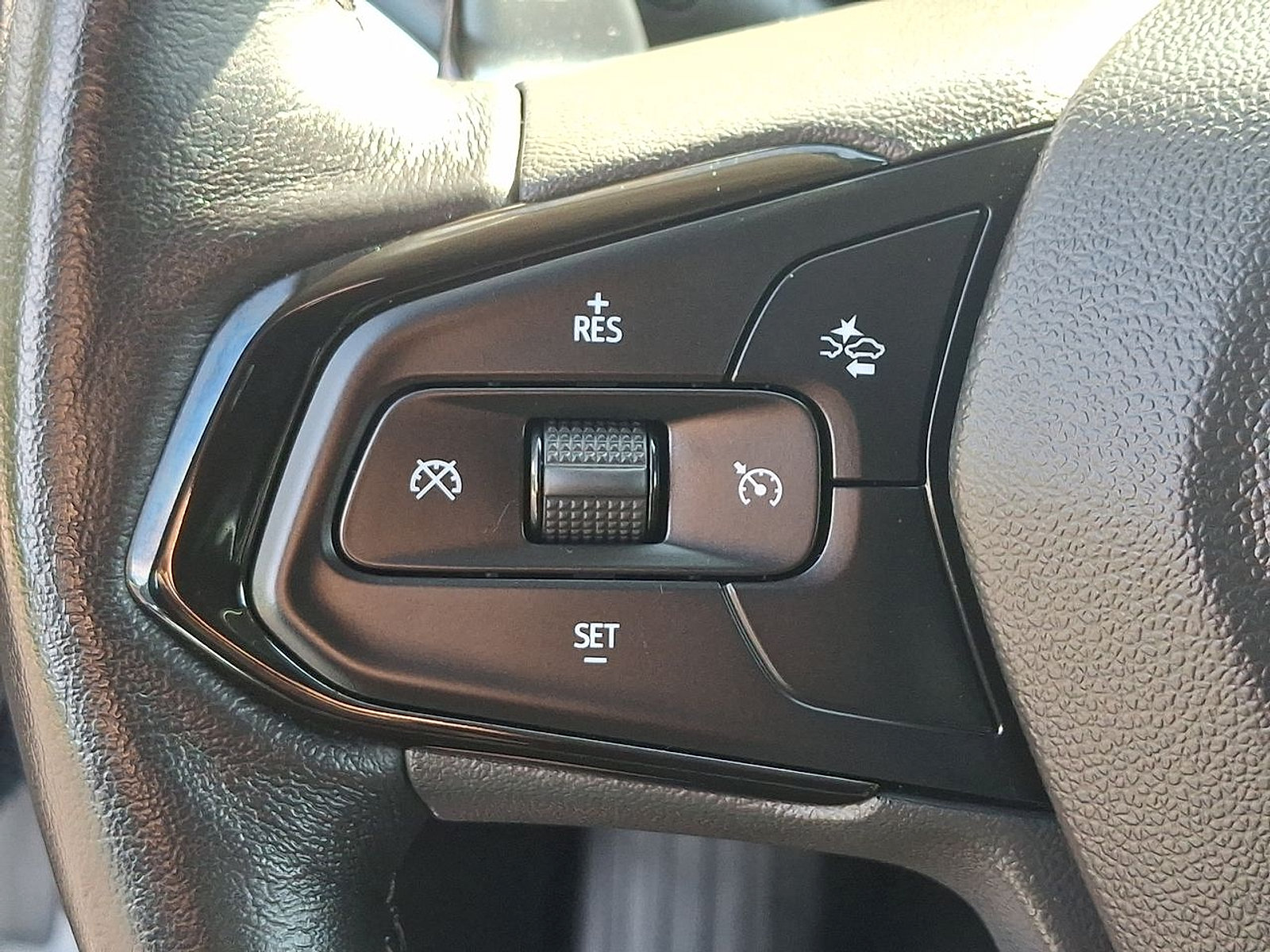 Certified 2023 Chevrolet Bolt EUV LT w/ Convenience Package FWD image 17