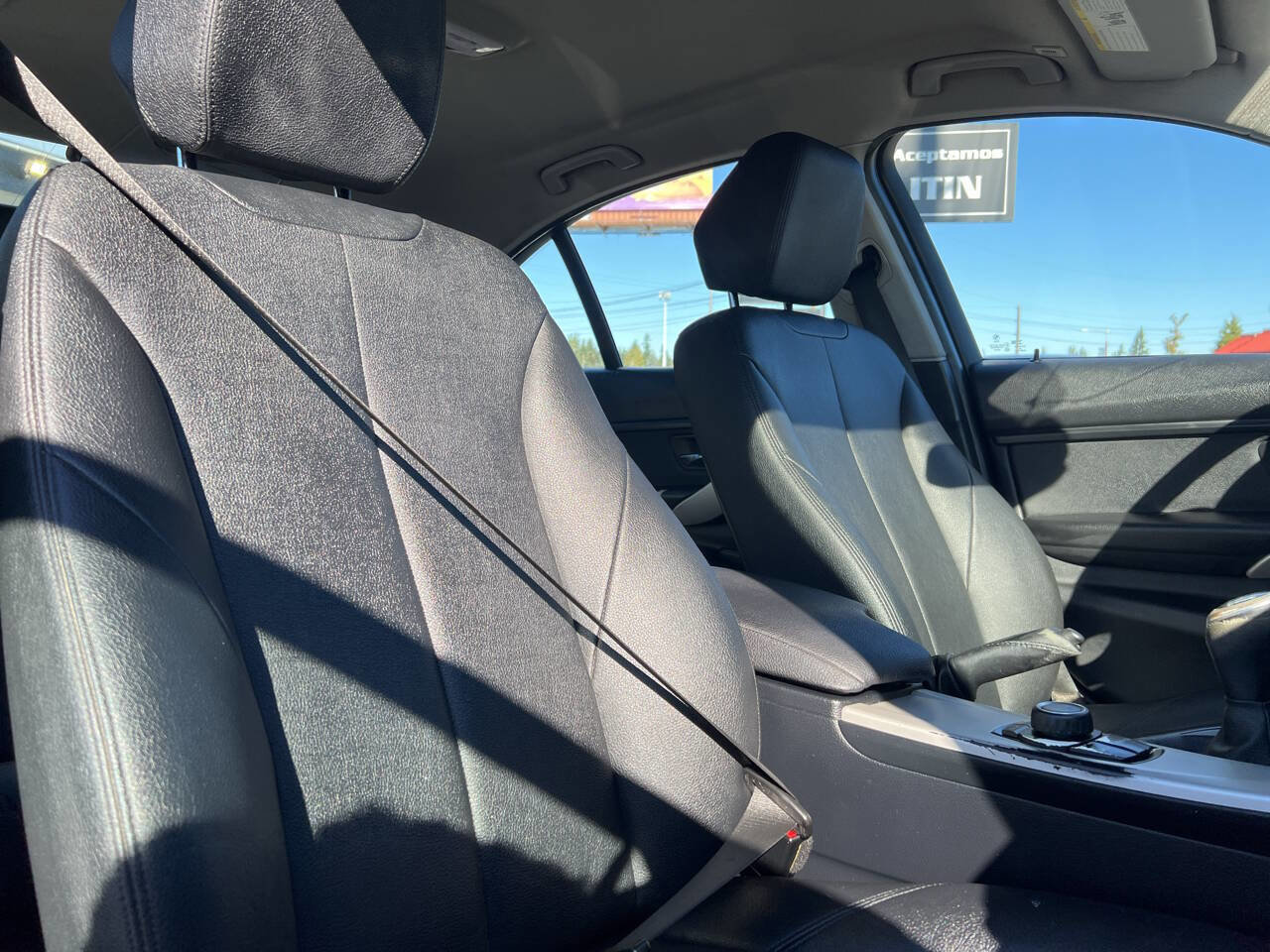 Used 2018 BMW 320i Sedan image 16