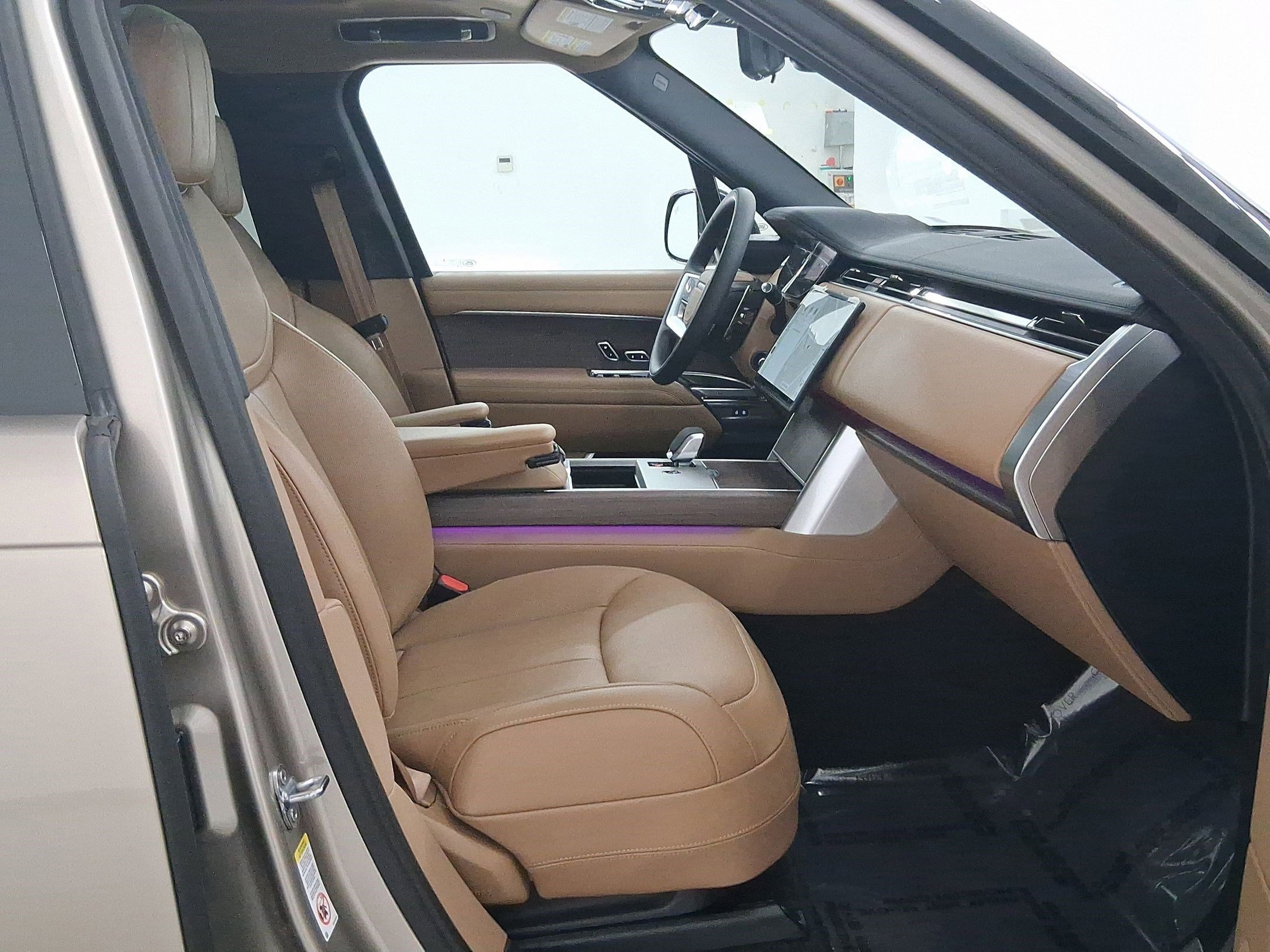 New 2025 Land Rover Range Rover SE image 30