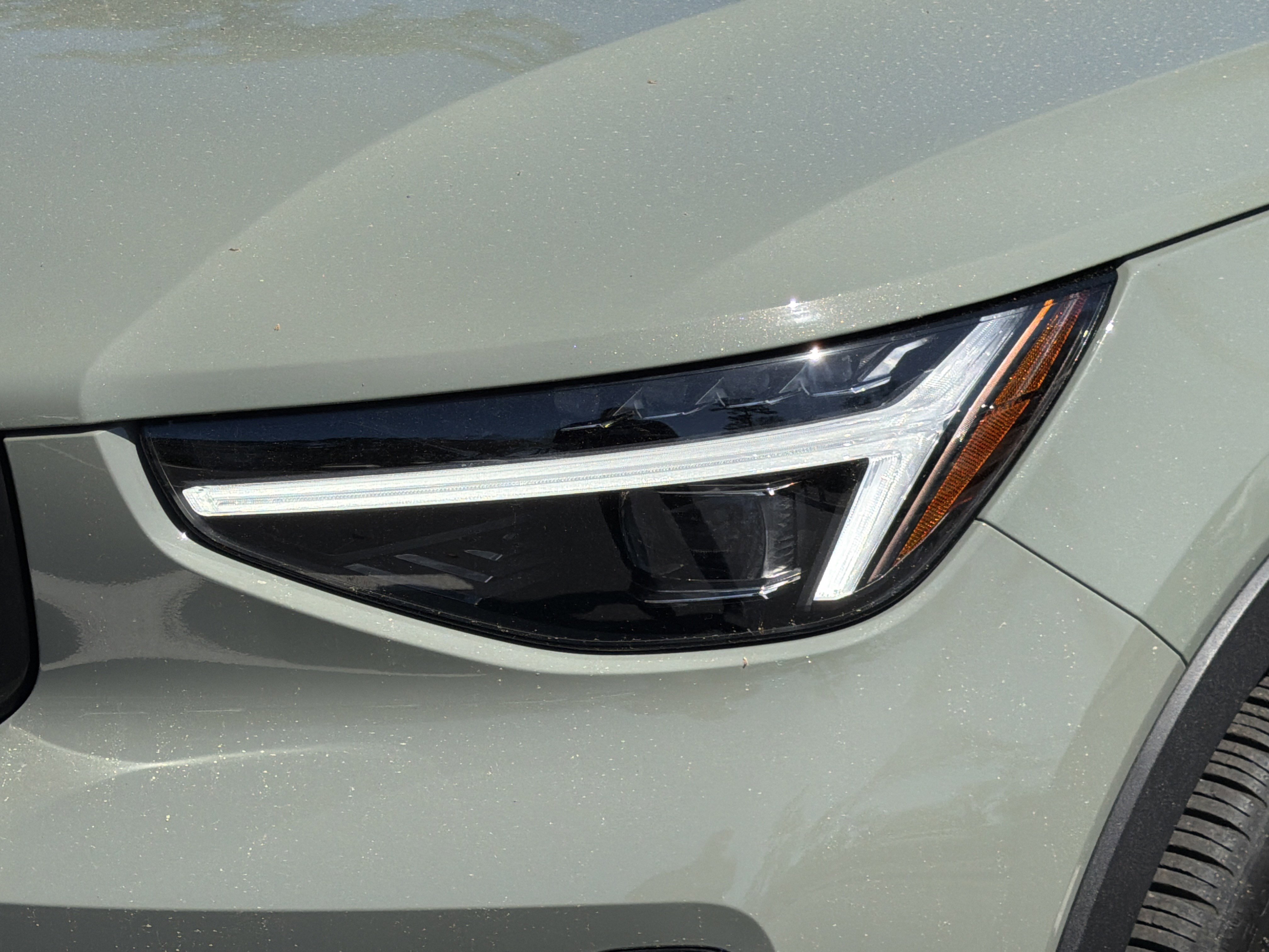 Certified 2025 Volvo XC40 B5 Ultra w/ Protection Package Premier image 6