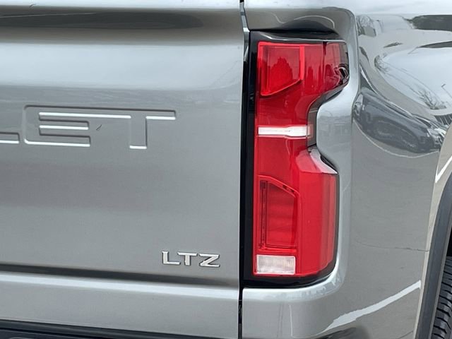Used 2025 Chevrolet Silverado 2500 LTZ w/ LTZ Convenience Package image 6