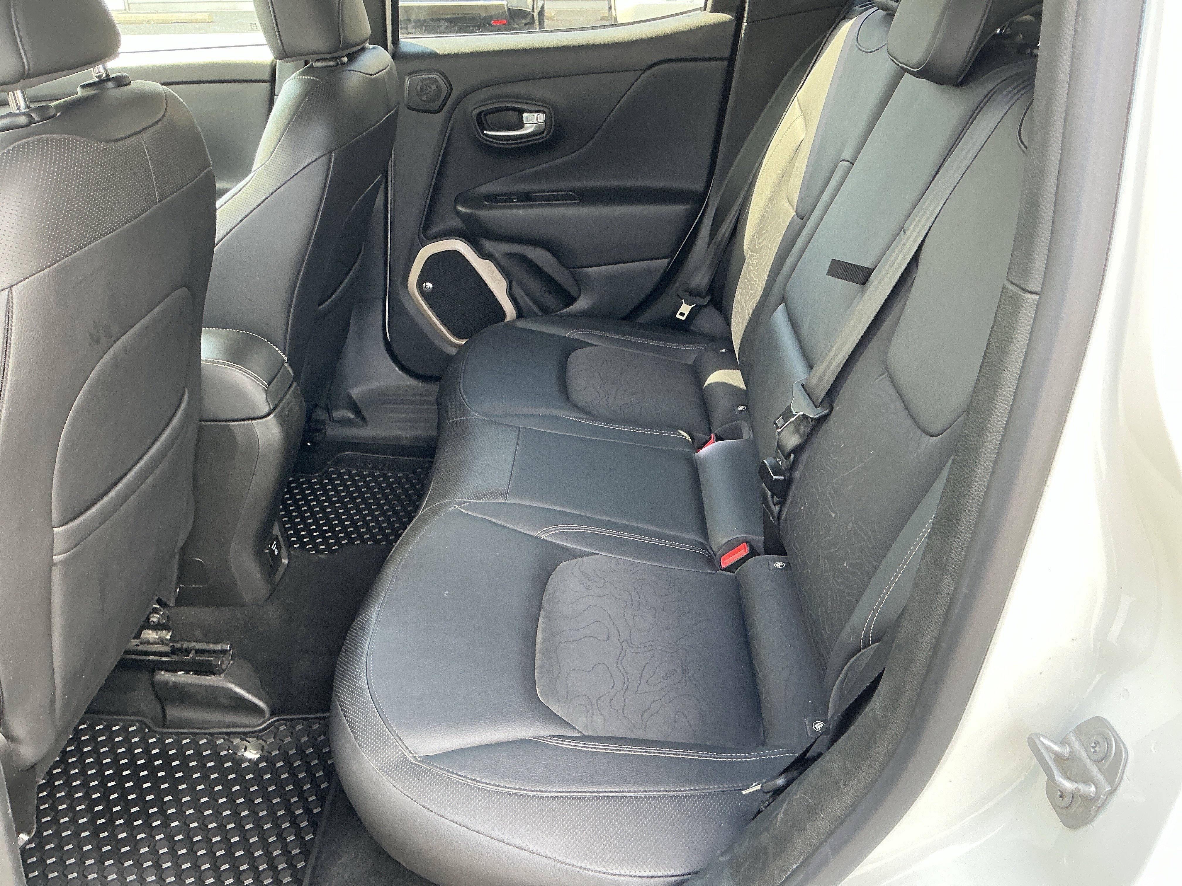 Used 2017 Jeep Renegade Trailhawk AWD/4WD image 16