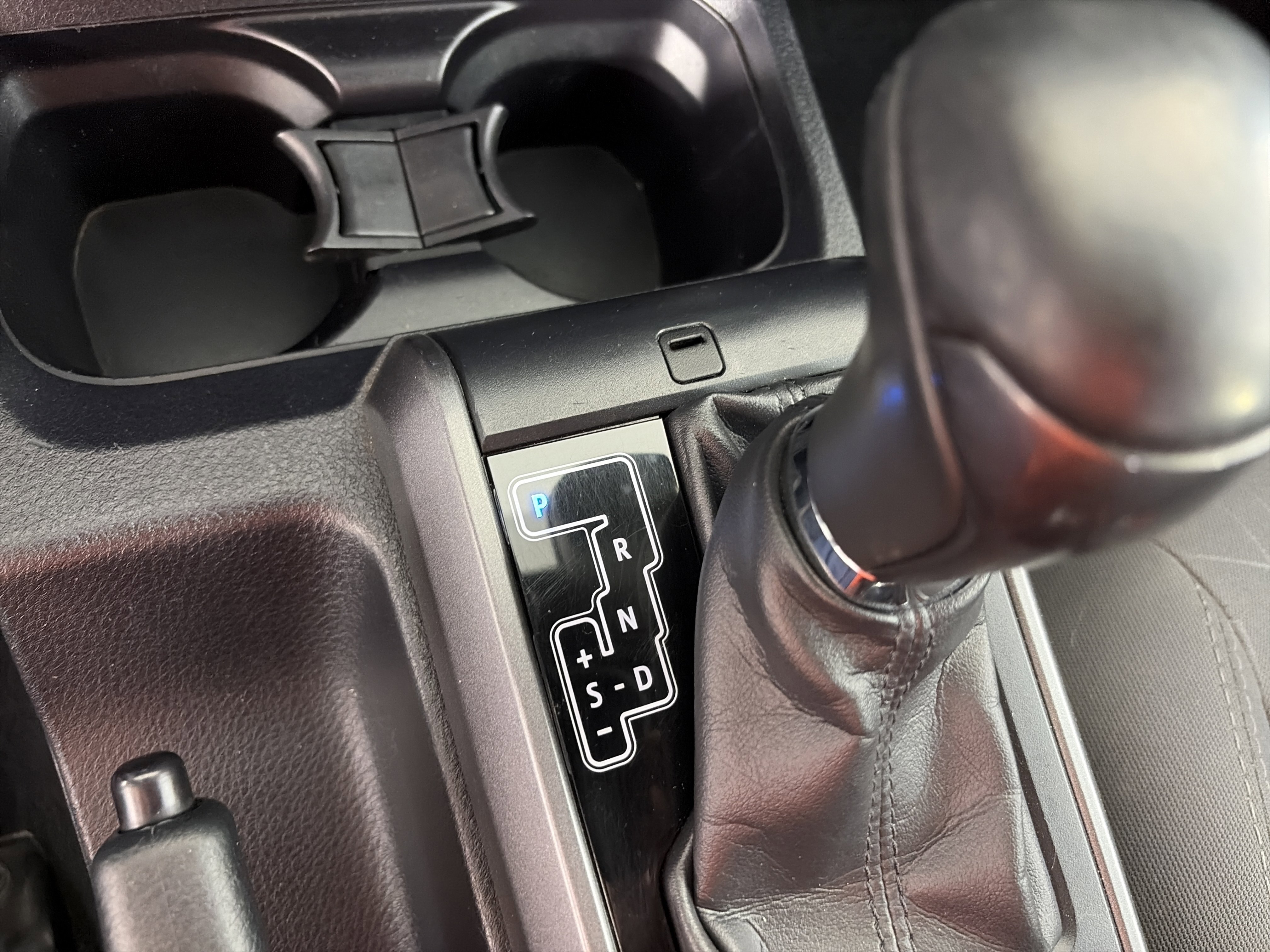 Used 2017 Toyota Tacoma TRD Sport AWD/4WD image 18