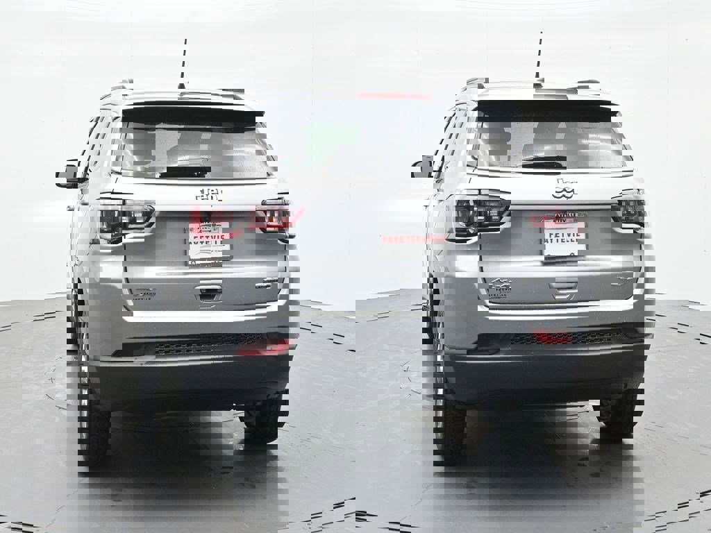 Used 2022 Jeep Compass Latitude image 7