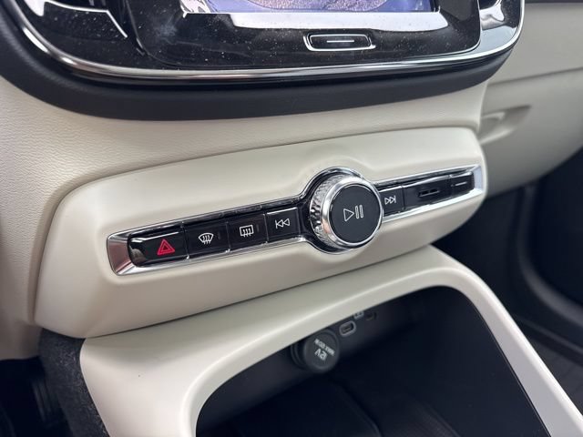 New 2026 Volvo XC40 B5 Ultra w/ Climate Package AWD/4WD image 31