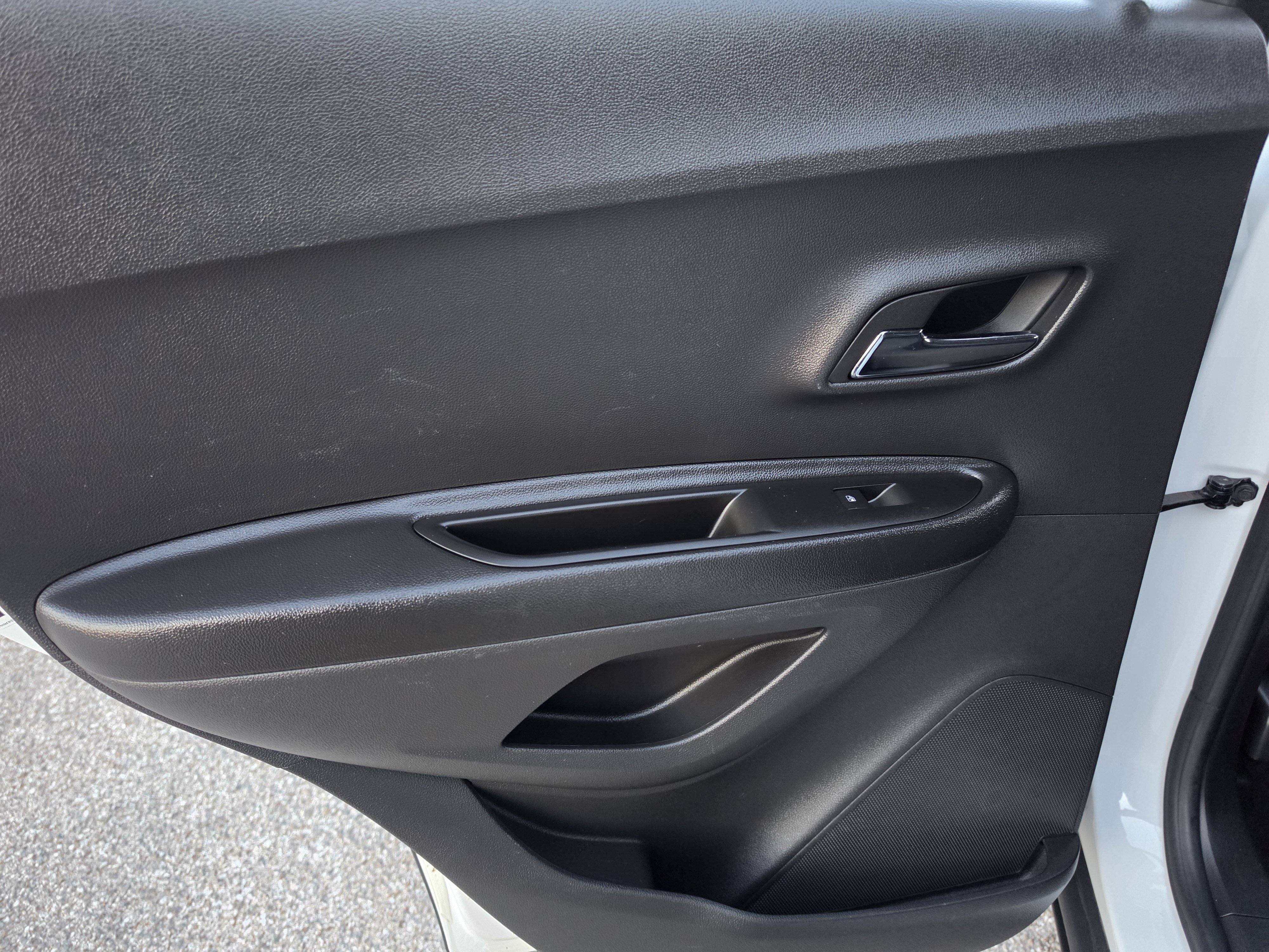 Used 2022 Chevrolet Trax LS w/ Tint and Cruise Package FWD image 19