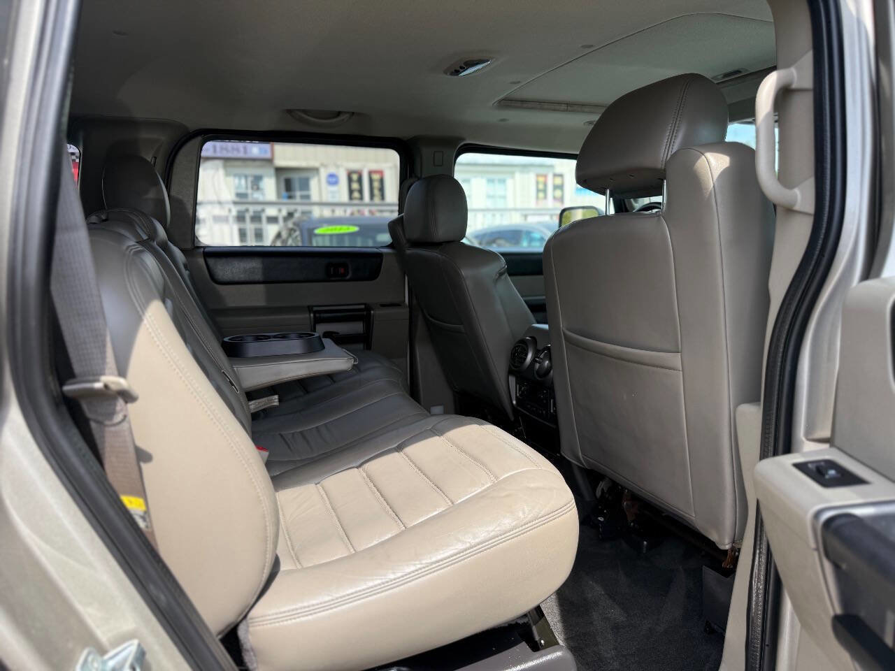 Used 2004 HUMMER H2 w/ Preferred Equipment Group image 21