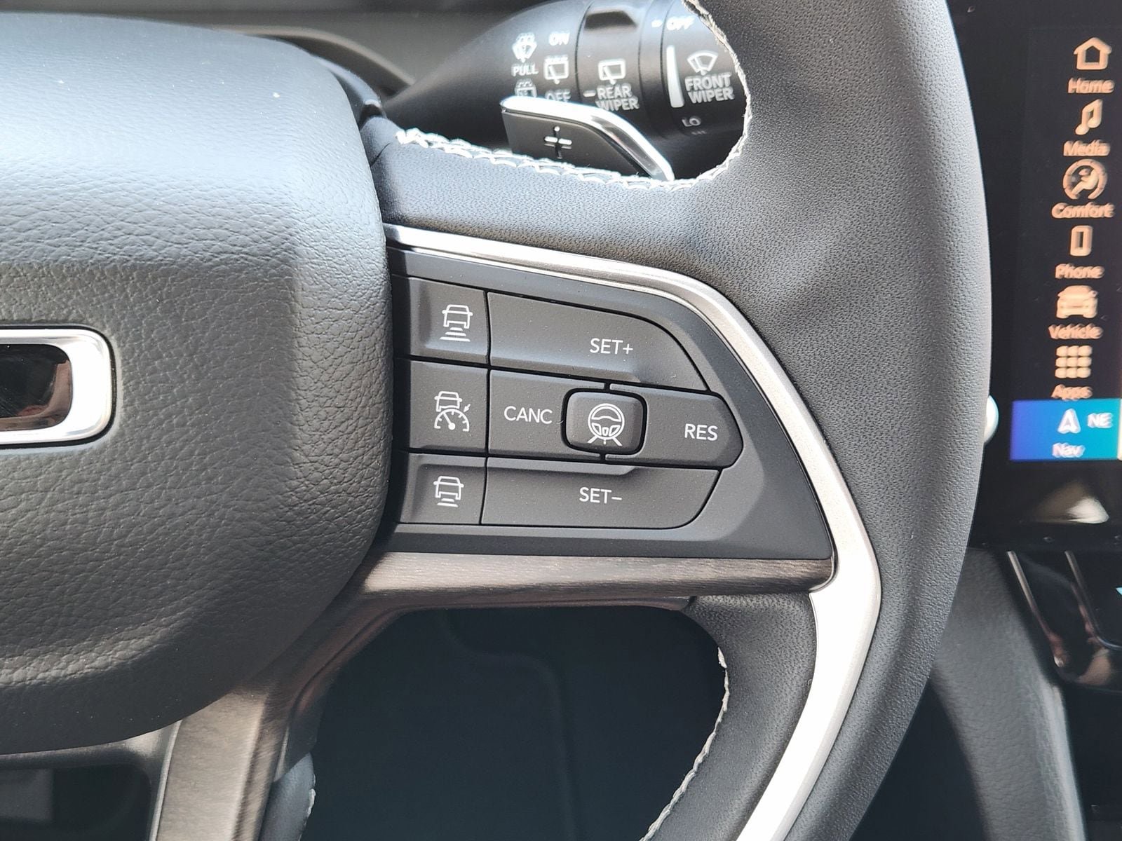 New 2026 Jeep Grand Cherokee Altitude AWD/4WD image 38