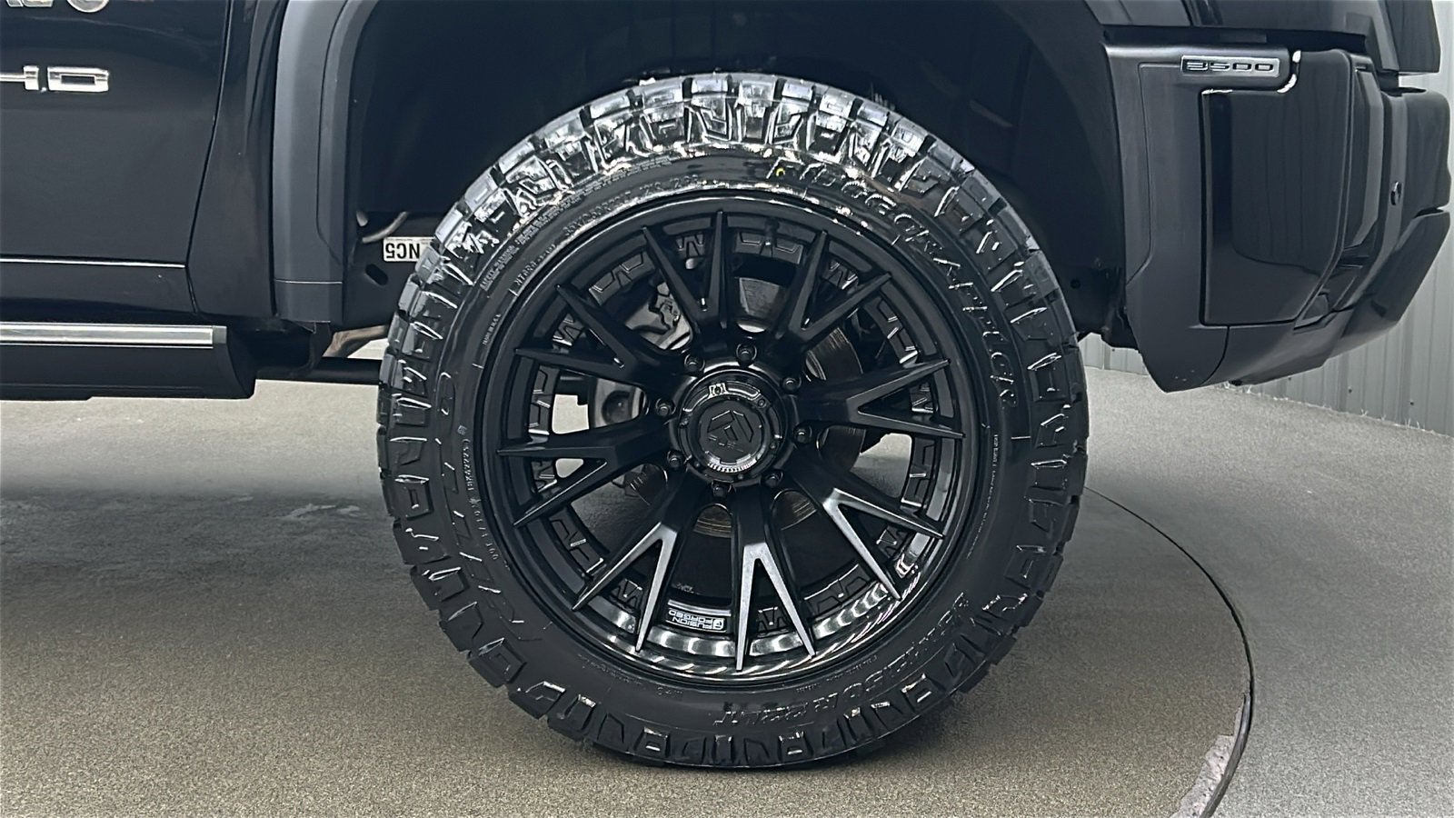 Used 2025 GMC Sierra 3500 Denali Ultimate image 9