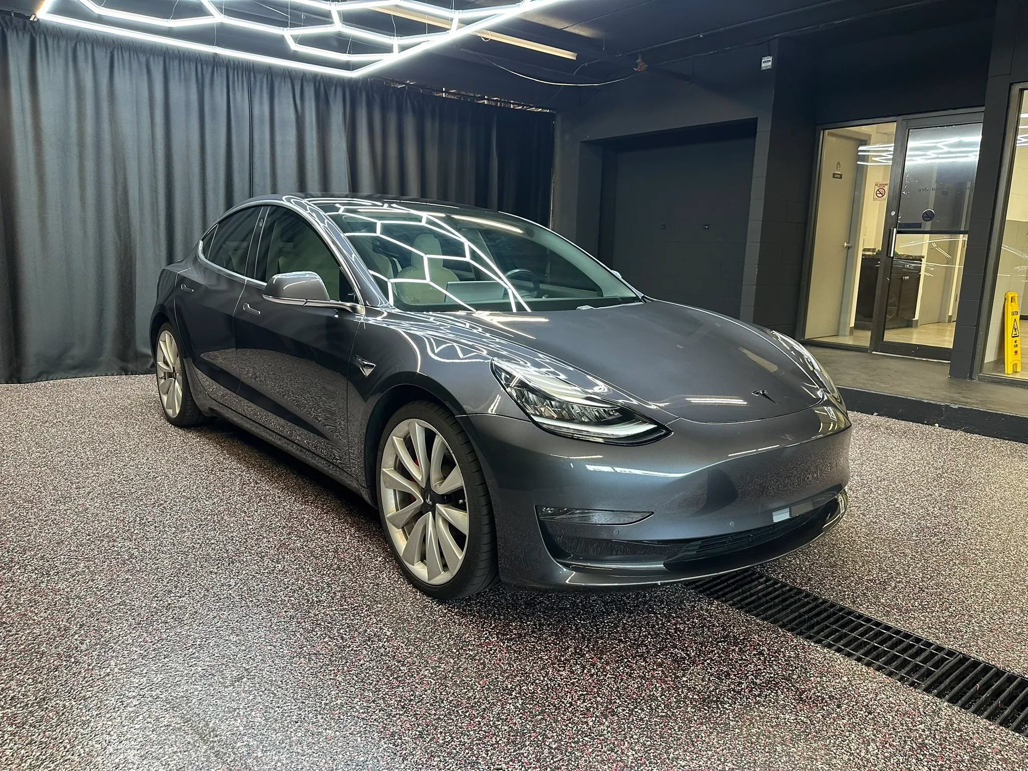 Used 2018 Tesla Model 3 Long Range AWD/4WD image 9