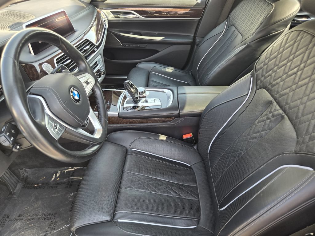Used 2020 BMW 750i xDrive w/ Executive Package AWD/4WD image 14