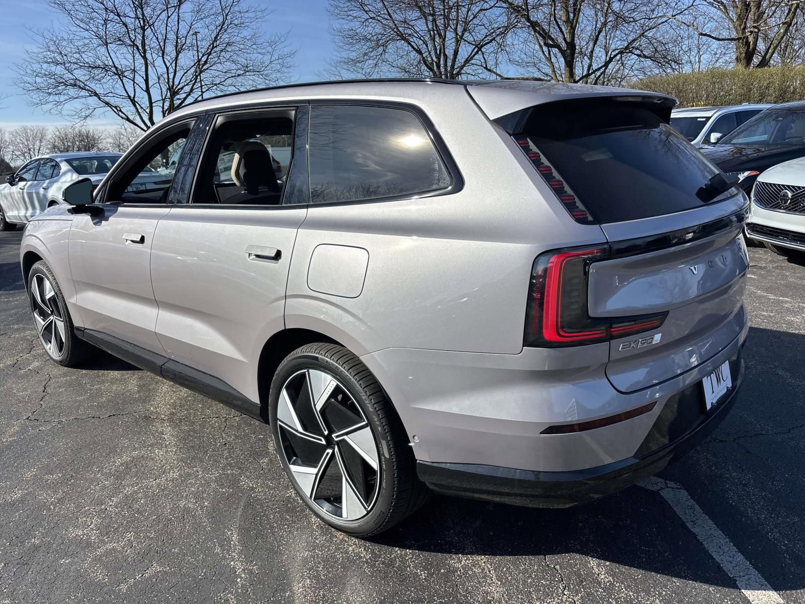 New 2026 Volvo EX90 Ultra AWD/4WD image 7