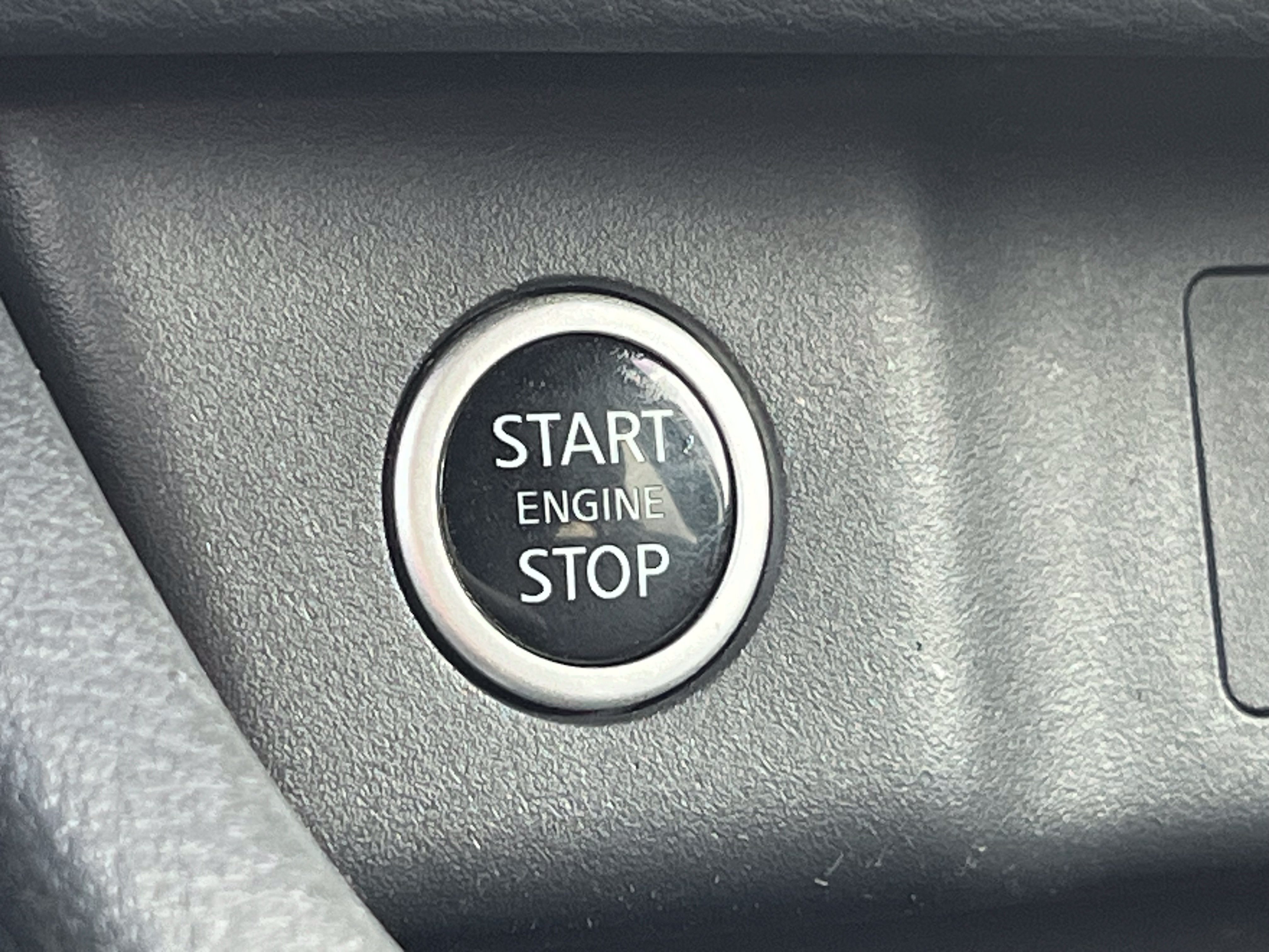 Used 2023 Nissan Rogue S AWD/4WD image 34