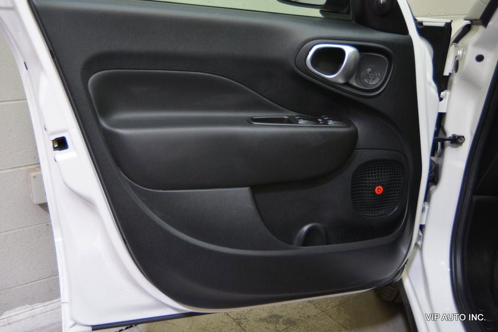 Used 2015 FIAT 500L Trekking FWD image 11
