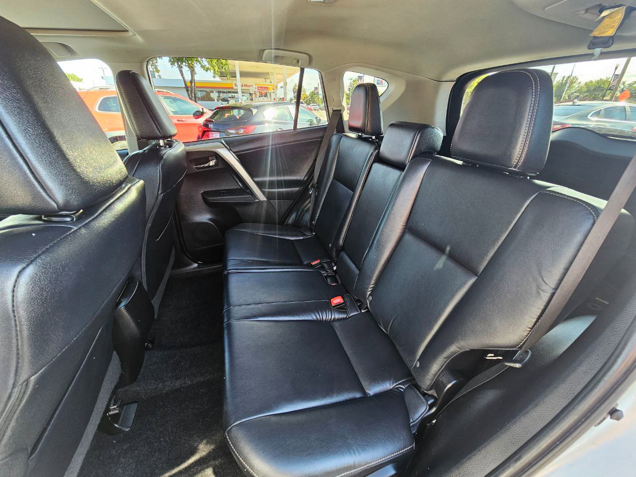 Used 2015 Toyota RAV4 Limited image 15