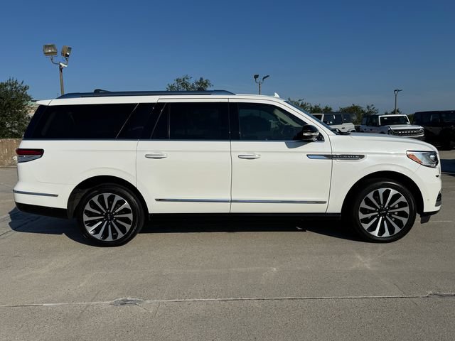 Used 2023 Lincoln Navigator L Reserve AWD/4WD image 4