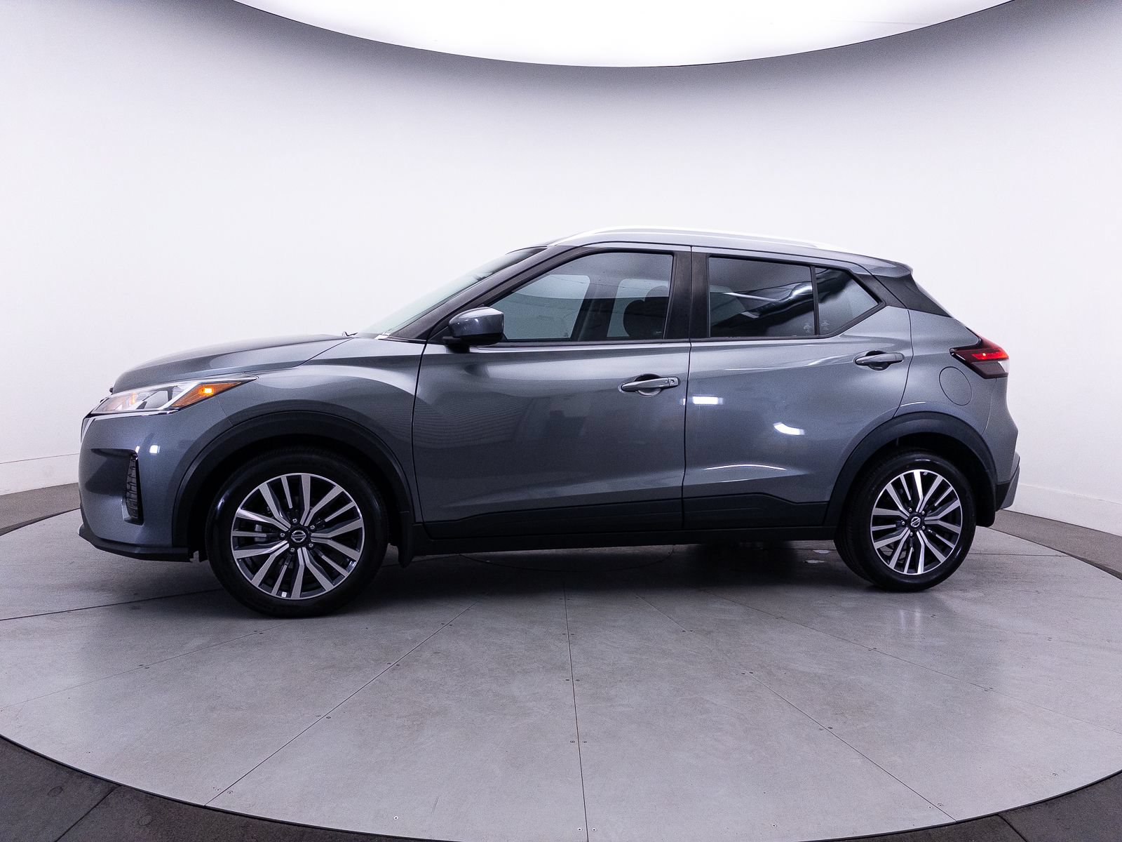 Used 2021 Nissan Kicks SV FWD image 33