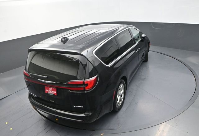 Used 2024 Chrysler Pacifica Limited image 27