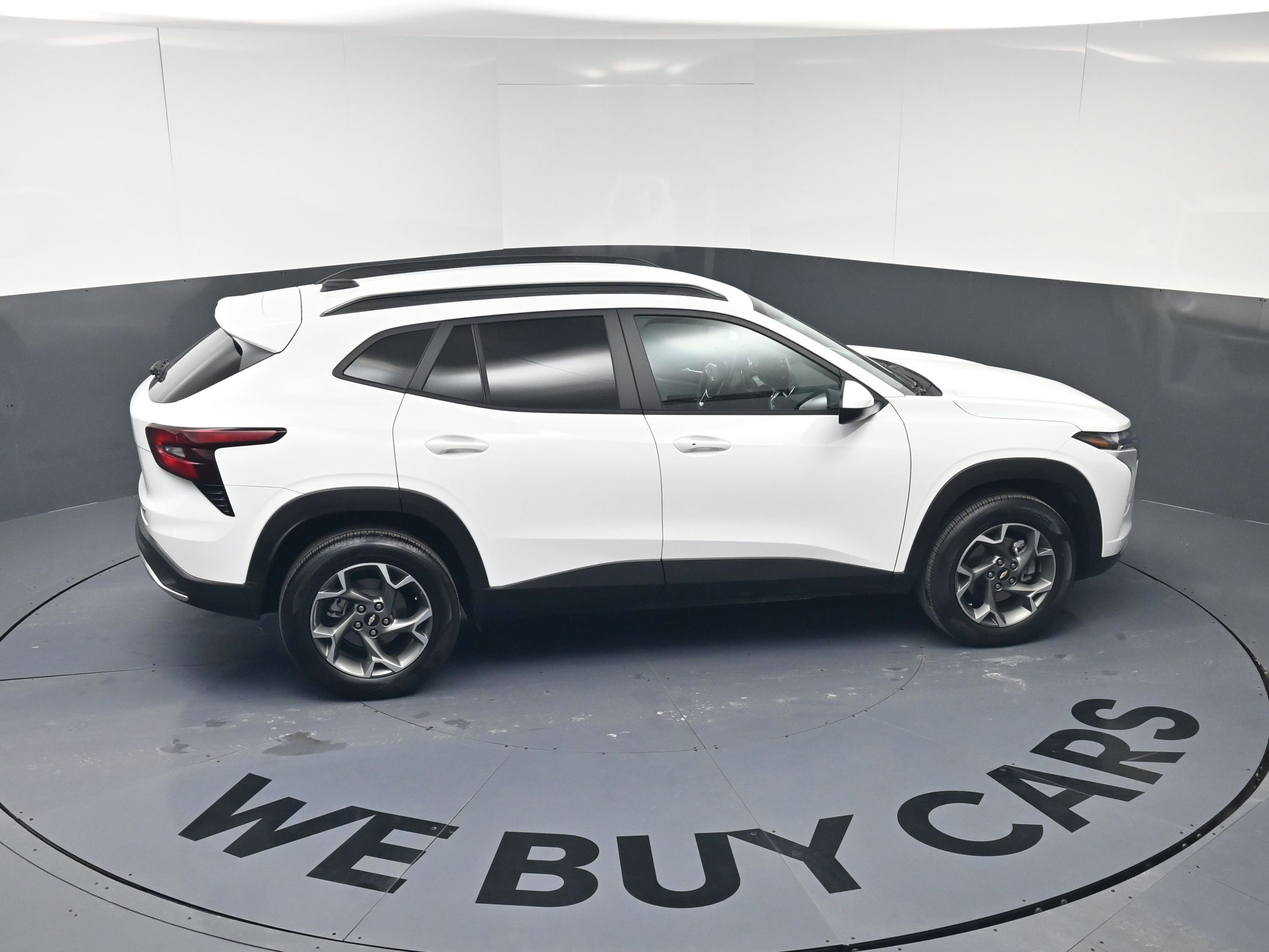 Used 2025 Chevrolet Trax LT w/ Driver Confidence Package image 32