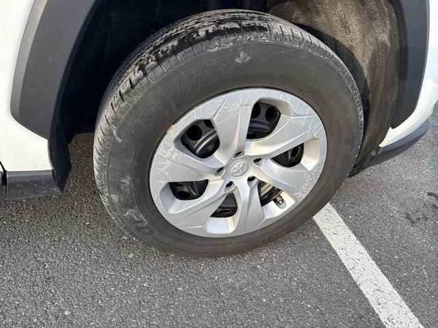 Used 2024 Toyota RAV4 LE image 9