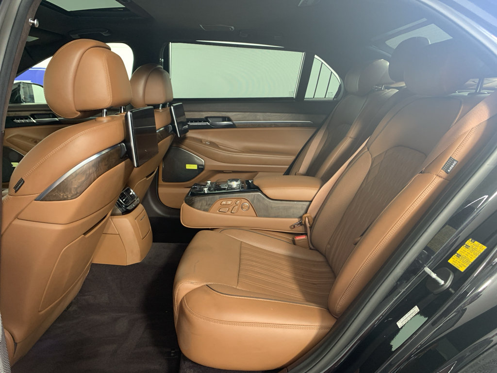 Used 2022 Genesis G90 5.0 Ultimate AWD/4WD image 31