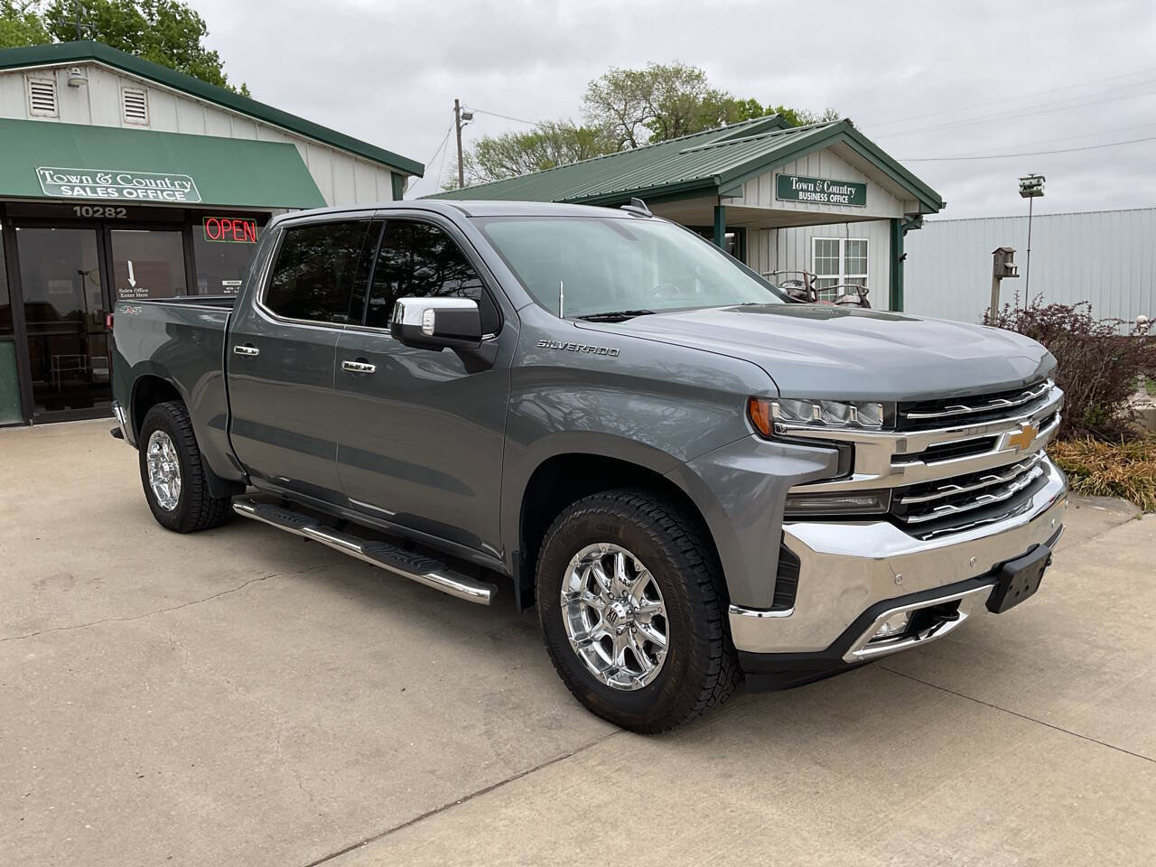 Used 2019 Chevrolet Silverado 1500 LTZ w/ LTZ Plus Package image 3