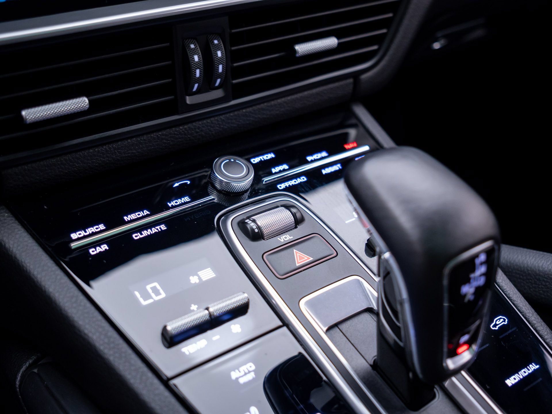 Certified 2023 Porsche Cayenne AWD/4WD image 25
