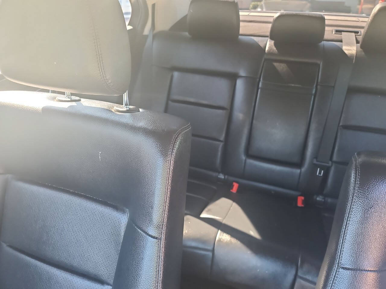 Used 2011 Mercedes-Benz E 350 4MATIC Sedan image 25