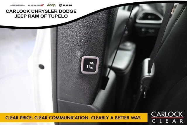 Used 2025 Chrysler Pacifica Select FWD image 30