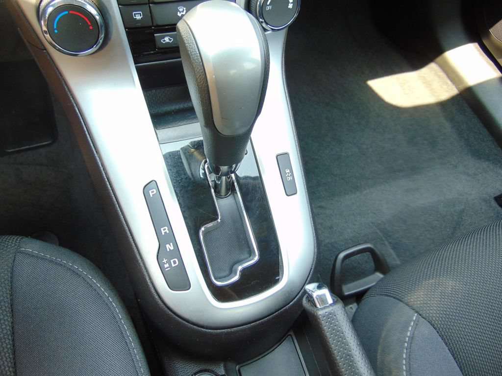 Used 2015 Chevrolet Cruze LT FWD image 18