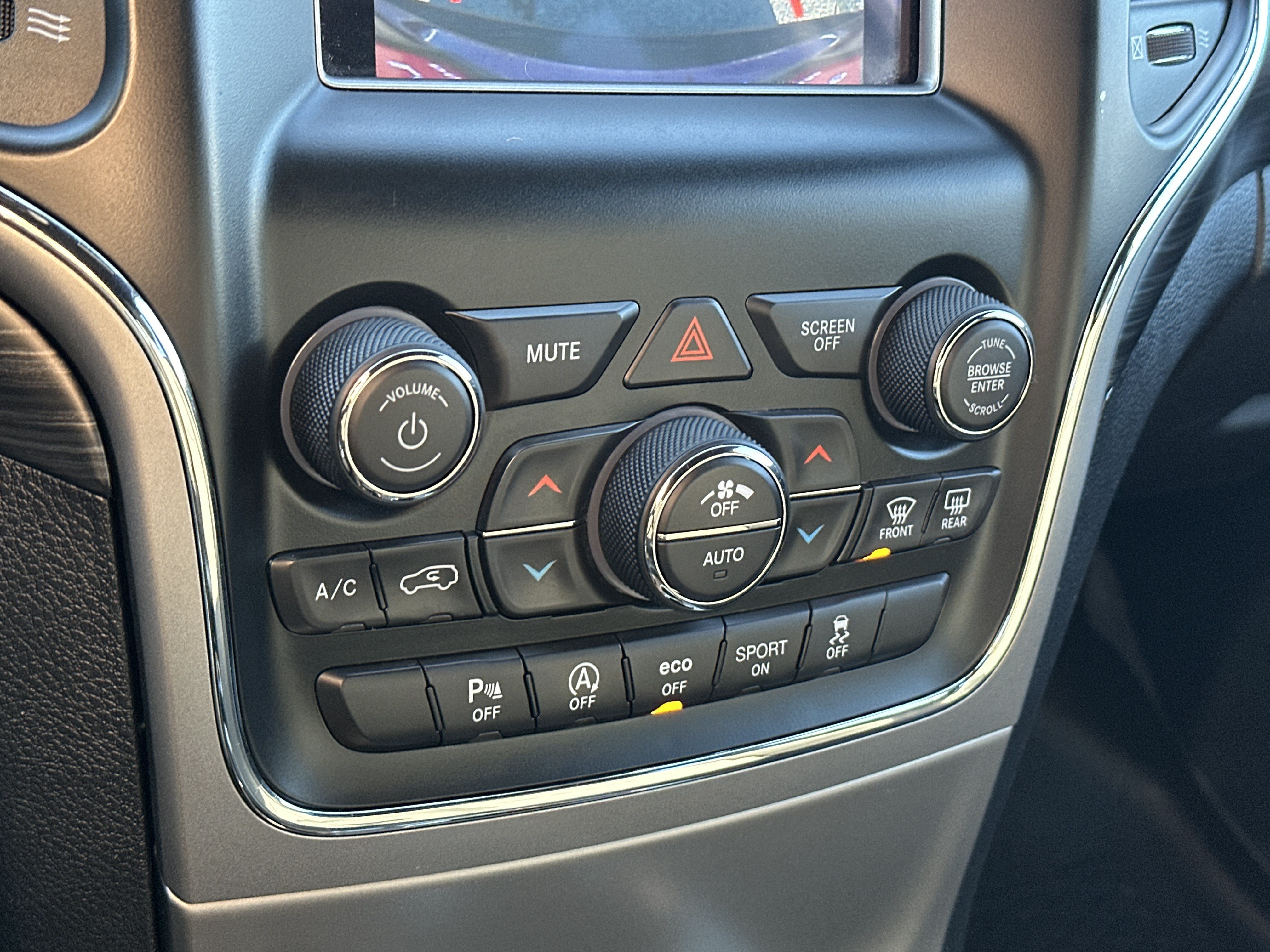 Used 2020 Jeep Grand Cherokee Laredo AWD/4WD image 23