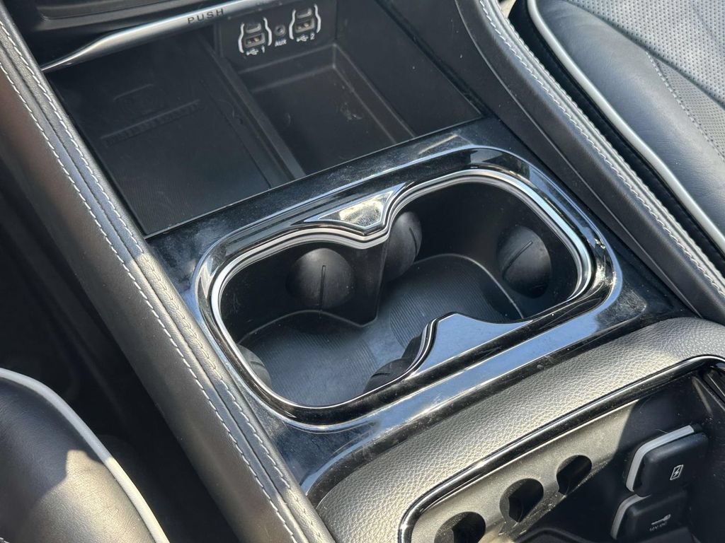 Used 2023 Chrysler Pacifica Limited w/ Uconnect Theater Family Group FWD image 30