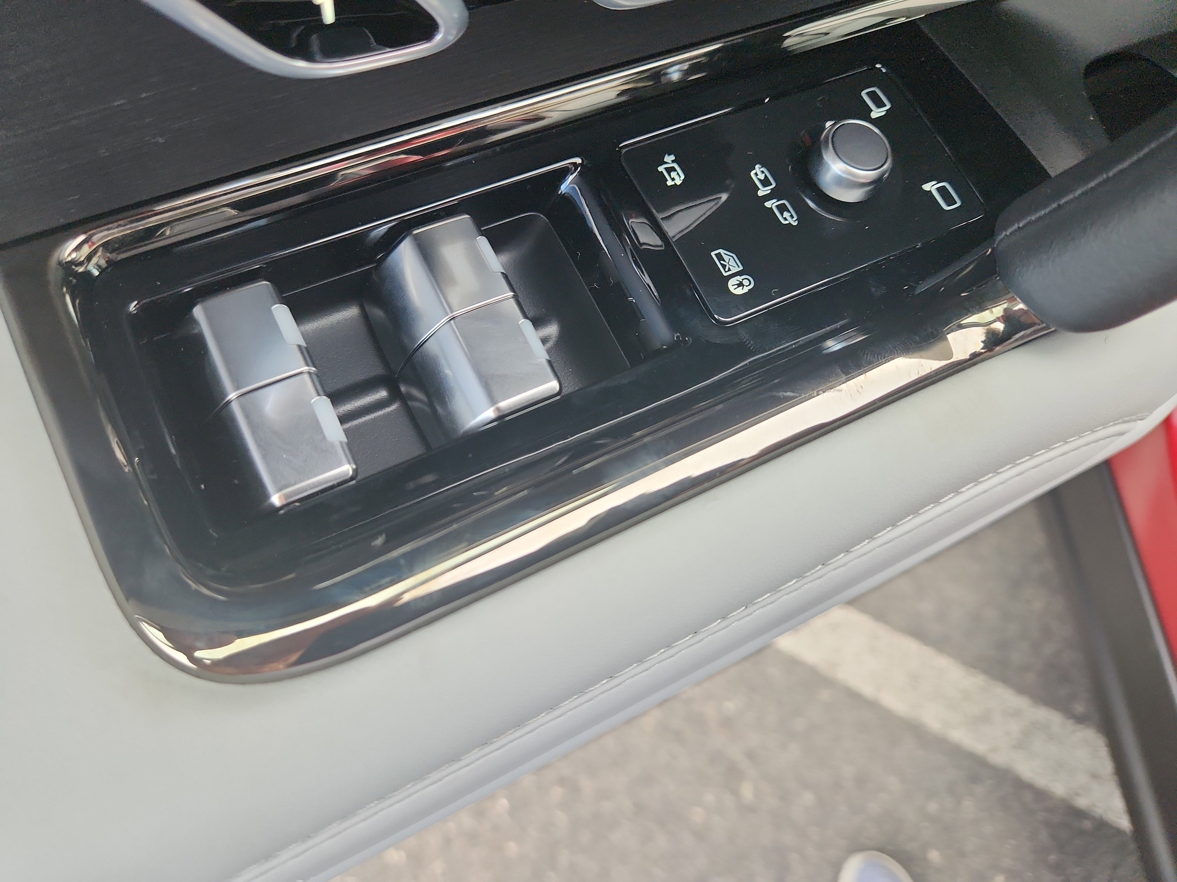 New 2025 Land Rover Range Rover Sport SE image 9