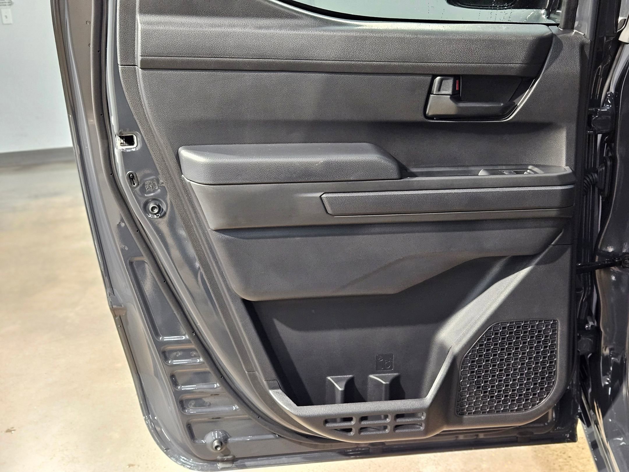 Used 2025 Toyota Tacoma SR5 image 33