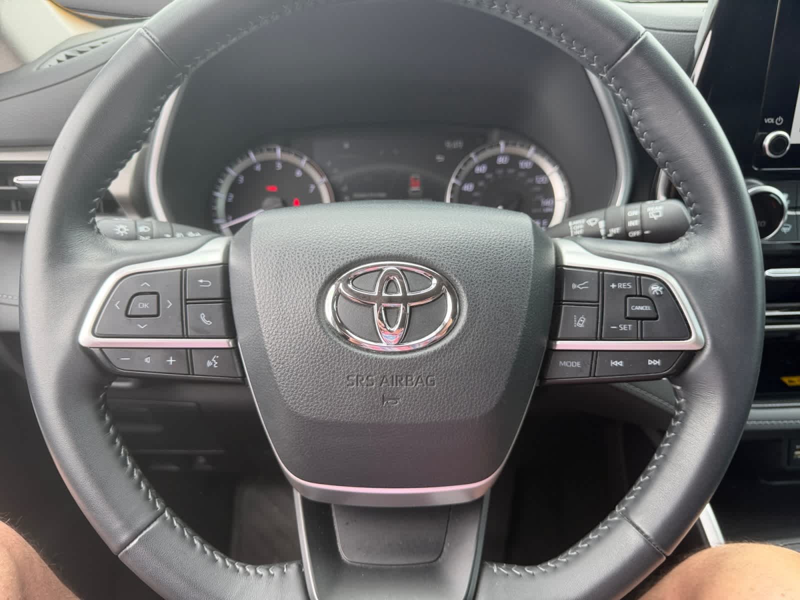 Used 2023 Toyota Highlander XLE FWD image 13