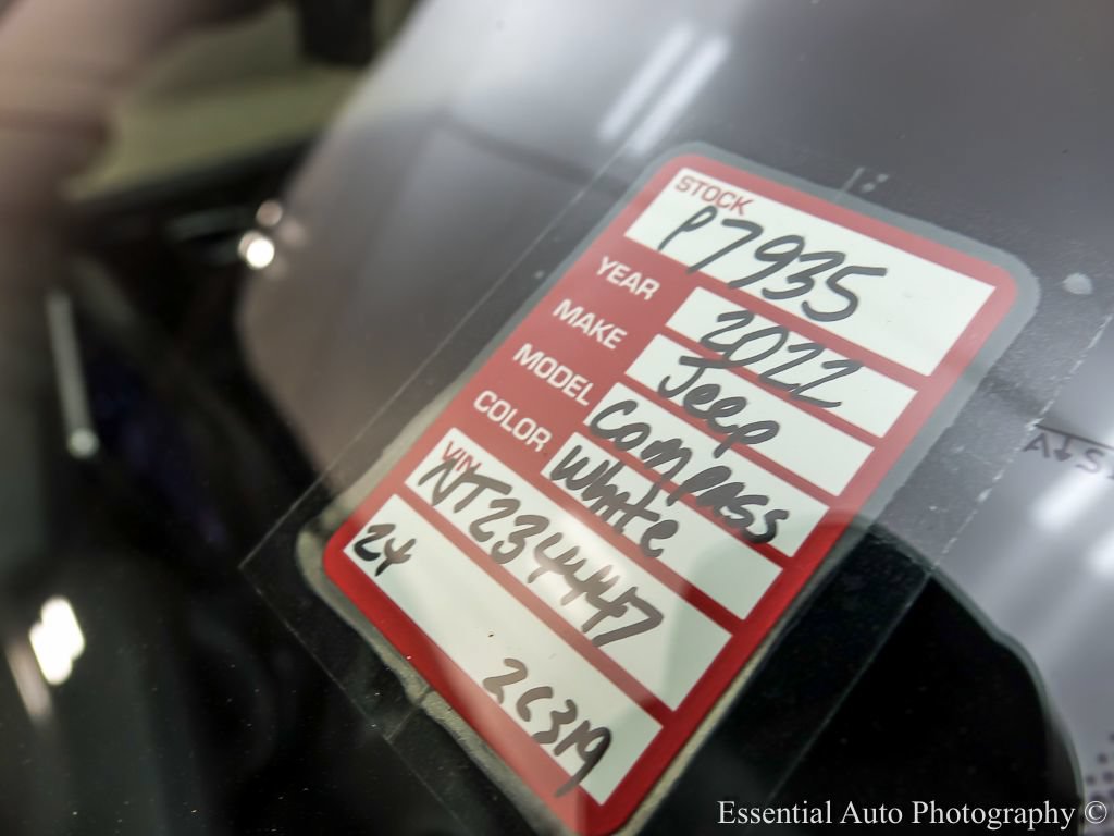 Used 2022 Jeep Compass Latitude FWD image 25