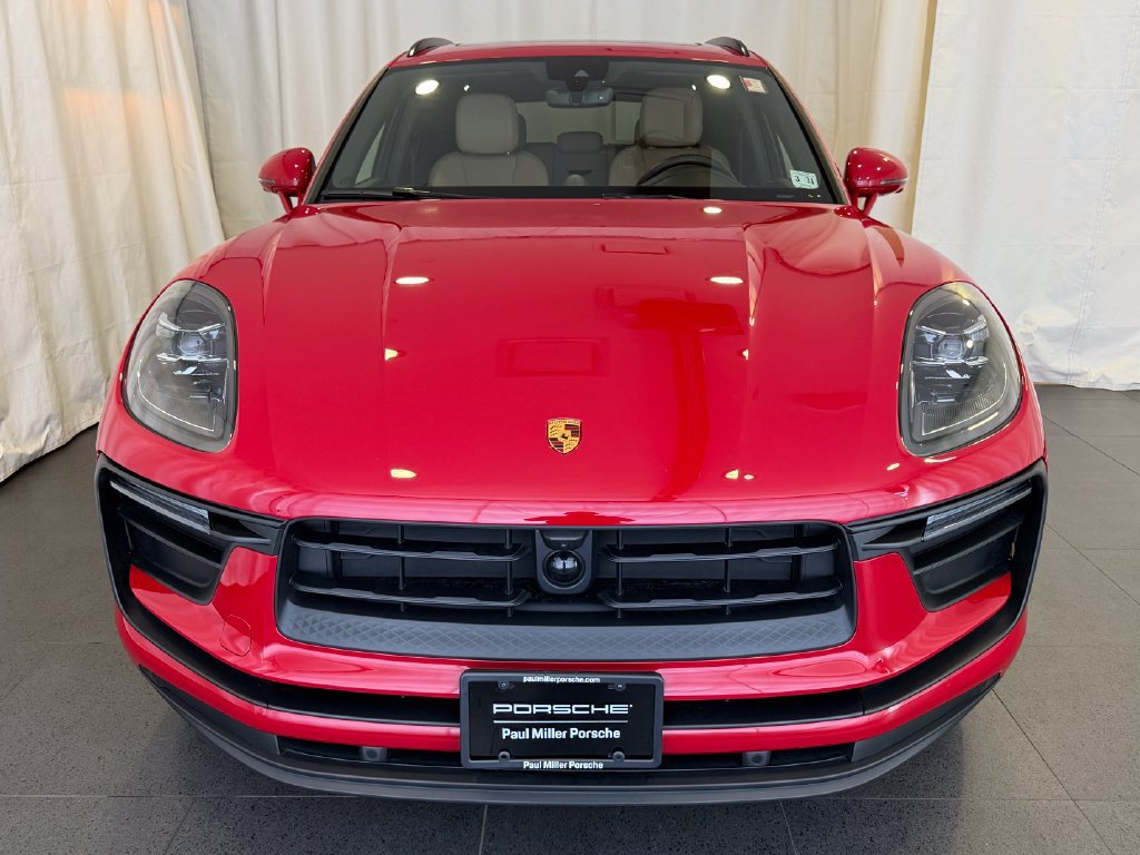 Certified 2026 Porsche Macan AWD/4WD image 6