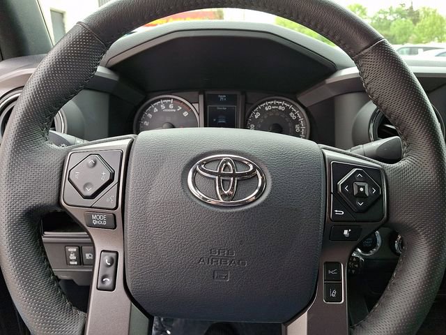 Used 2018 Toyota Tacoma TRD Sport AWD/4WD image 21